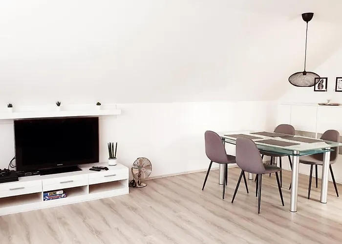 Sam's Place Apartment *