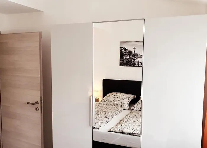 Sam's Place Apartment *